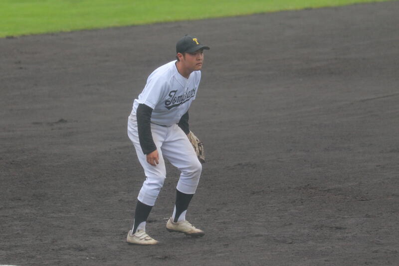 憧れの舞台でサードを守る寅尾選手（3年）