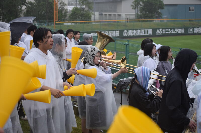 大雨の中でも大きな声援を送ってくださった全校応援