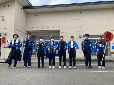 １日中外での活動は大変でしたが、頑張っている小学生のお手伝いができて良かったです