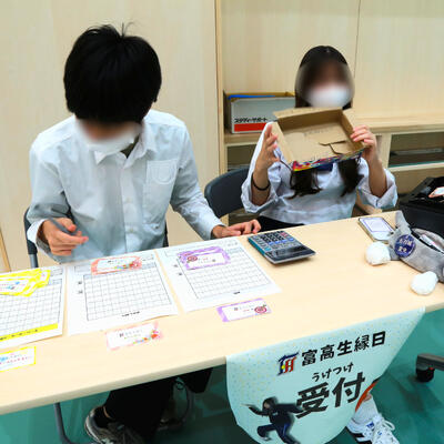 受付･会計係はアルバイトの経験豊富な三年生☆